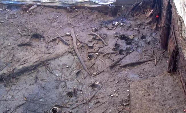 Kỳ lạ nghi thức siêu nhiên trong “bể bơi vô cực” thời kỳ đồ đồng ảnh 1