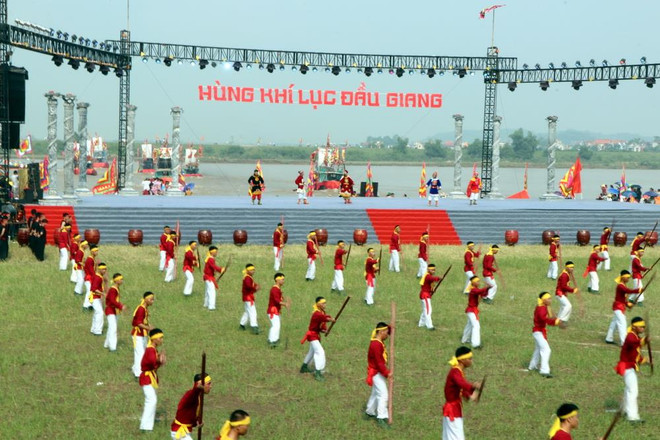 Hàng vạn du khách nô nức dự lễ hội mùa Thu Côn Sơn-Kiếp Bạc ảnh 1