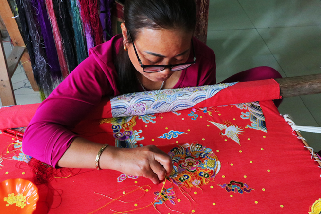 Làng thêu Đông Cứu - ngôi làng thêu long bào duy nhất ở Hà Nội ảnh 1