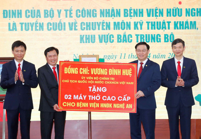 Chủ tịch Quốc hội Vương Đình Huệ thăm, làm việc tại tỉnh Nghệ An ảnh 1