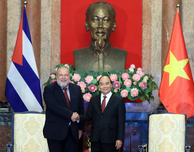 Chiều 29/9, tại Phủ Chủ tịch, Chủ tịch nước Nguyễn Xuân Phúc tiếp Thủ tướng Cuba Manuel Marrezo Cruz đang có chuyến thăm chính thức Việt Nam. (Ảnh: Thống Nhất/TTXVN) Hình ảnh Chủ tịch nước Nguyễn Xuân Phúc tiếp Thủ tướng Cuba ảnh 1
