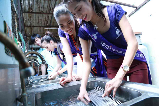 “Cha đẻ” hoa hậu Philippines thị phạm cho top 17 Hoa khôi Áo dài ảnh 7