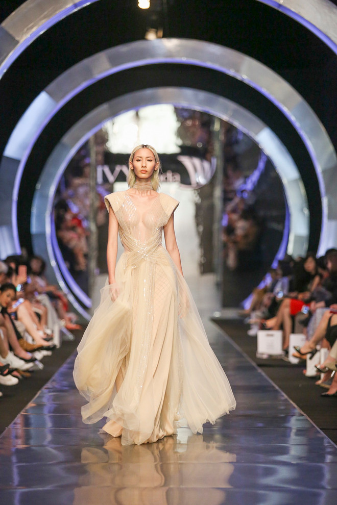IVY moda Thu Đông 2018: Cuộc giao thoa giữa cổ điển châu Âu-đương đại ảnh 3
