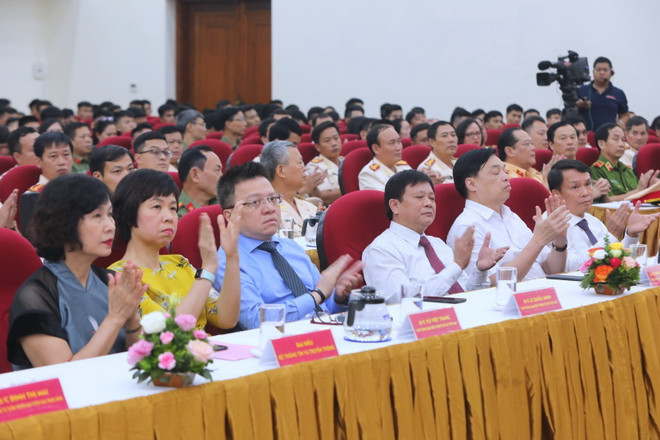 Giao lưu điển hình tiên tiến Công an nhân dân và các nhà báo TTXVN ảnh 3