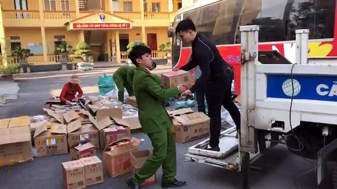 Hải Dương: Phát hiện xe ôtô chở nhiều hàng hóa không rõ nguồn gốc ảnh 1