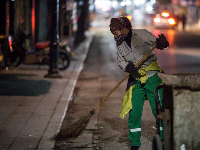 Các tỉnh Bắc Bộ trời lạnh về đêm, Trung Bộ có mưa rào và dông ảnh 1
