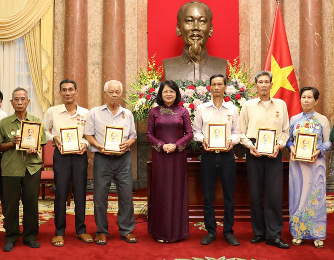 Phó Chủ tịch nước tiếp đoàn đại biểu người có công tỉnh Cà Mau ảnh 1