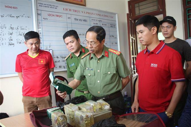 Bắt quả tang 4 đối tượng vận chuyển trái phép số lượng lớn ma túy ảnh 1