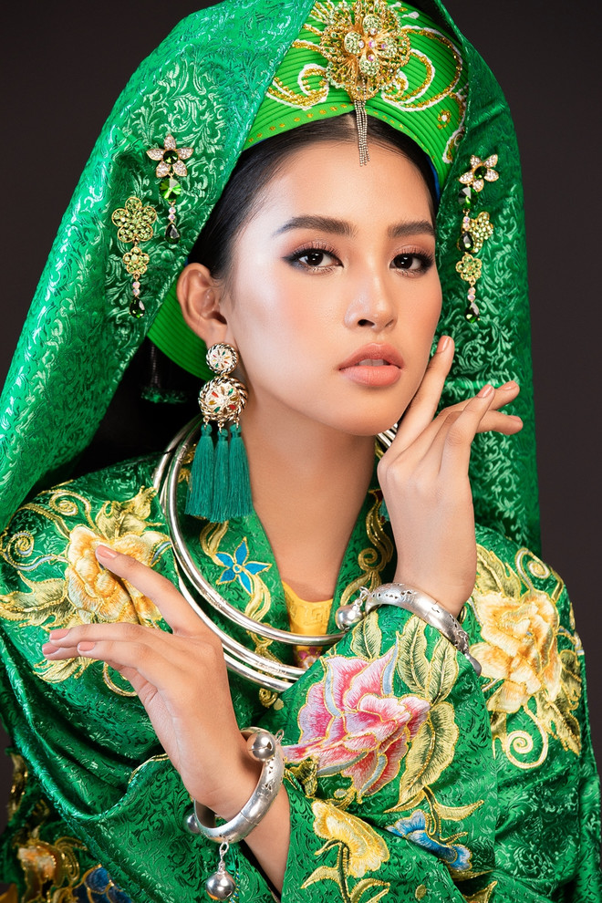 Hoa hậu Tiểu Vy múa 'Cô Đôi thượng ngàn' trên sân khấu Miss World ảnh 4