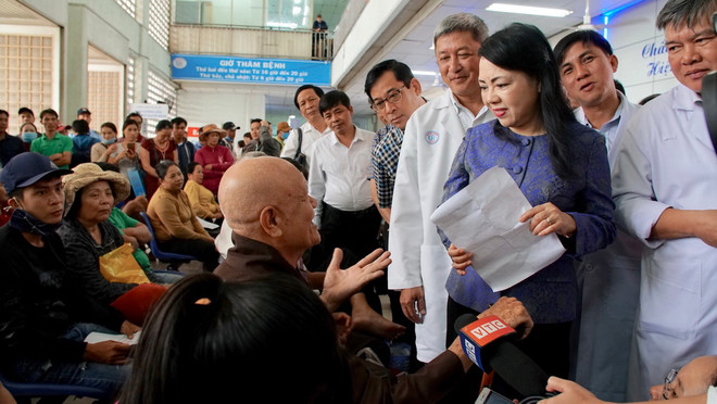 Bộ trưởng Y tế: Không thể để bệnh nhân đợi khám bệnh đến 4 tiếng ảnh 1