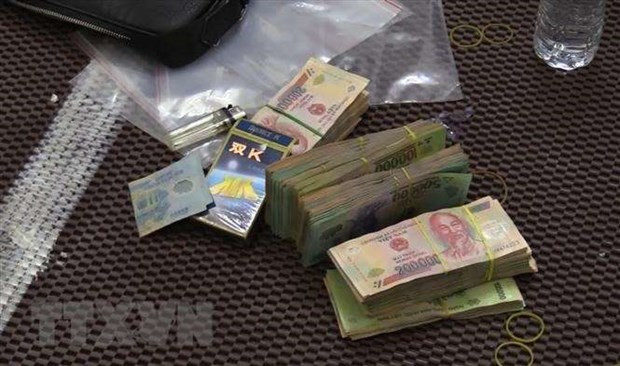 Bắt quả tang 16 đối tượng tụ tập đánh bạc trong thời gian giãn cách ảnh 1