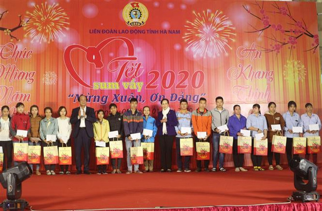 Bộ trưởng Mai Tiến Dũng dự chương trình 'Tết sum vầy' tại Hà Nam ảnh 1