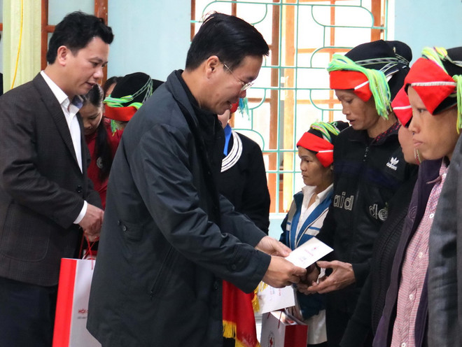 Ông Võ Văn Thưởng thăm, tặng quà Tết cho hộ nghèo tại Hà Giang ảnh 1