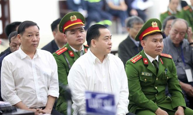 Xét xử hai nguyên lãnh đạo Đà Nẵng: Hai bị cáo xin thay đổi tội danh ảnh 1