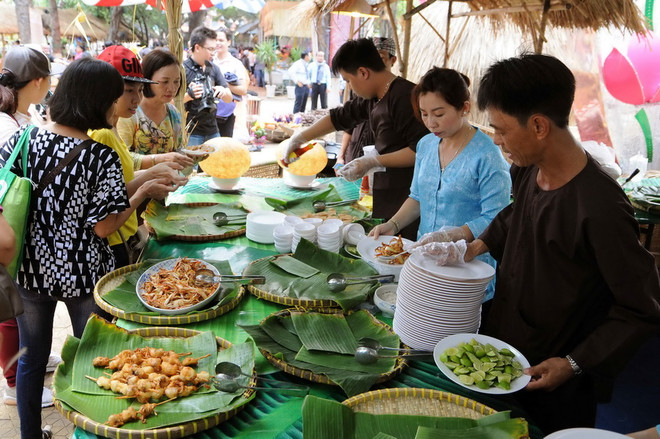 Một liên hoan ẩm thực tại Thành phố Hồ Chí Minh. (Ảnh: An Hiếu/TTXVN) TP.HCM: Món ngon 17 quốc gia quy tụ tại Liên hoan ẩm thực ảnh 1