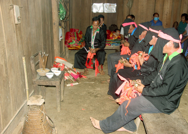Lễ cúng dòng họ của người Mông trắng - Di sản Phi vật thể Quốc gia ảnh 3