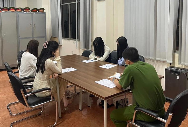 Triệt phá đường dây mua bán dâm hoạt động trong giới showbiz ảnh 1