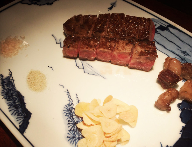 [Video] Xem đầu bếp Nhật Bản trình diễn món bò nướng lửa Hitachi ảnh 1