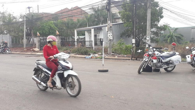 Phát hiện thi thể một phụ nữ được bọc chiếu ở gần bãi rác ảnh 1