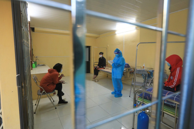COVID-19: Số ca F0 tăng vọt, Hà Nội lập tổ hỗ trợ theo dõi F0 tại nhà ảnh 6