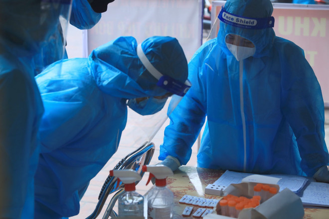 COVID-19: Số ca F0 tăng vọt, Hà Nội lập tổ hỗ trợ theo dõi F0 tại nhà ảnh 3