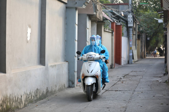 COVID-19: Số ca F0 tăng vọt, Hà Nội lập tổ hỗ trợ theo dõi F0 tại nhà ảnh 19