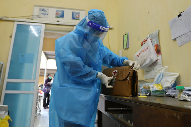 COVID-19: Số ca F0 tăng vọt, Hà Nội lập tổ hỗ trợ theo dõi F0 tại nhà ảnh 16