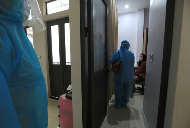 COVID-19: Số ca F0 tăng vọt, Hà Nội lập tổ hỗ trợ theo dõi F0 tại nhà ảnh 9