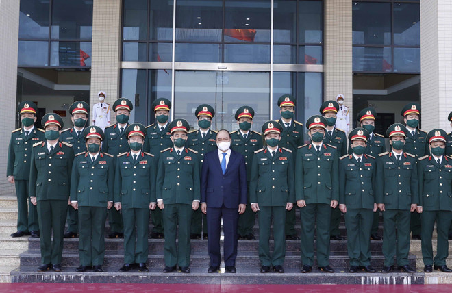 Chủ tịch nước thăm và làm việc tại Trường Sỹ quan Chính trị ảnh 8