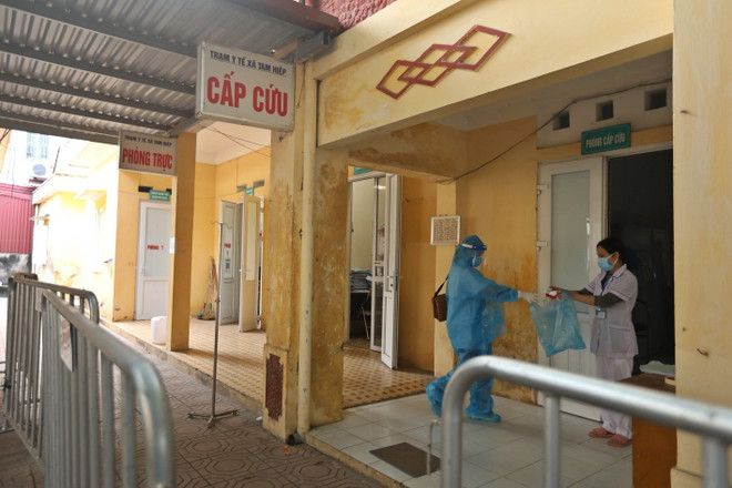 COVID-19: Số ca F0 tăng vọt, Hà Nội lập tổ hỗ trợ theo dõi F0 tại nhà ảnh 17