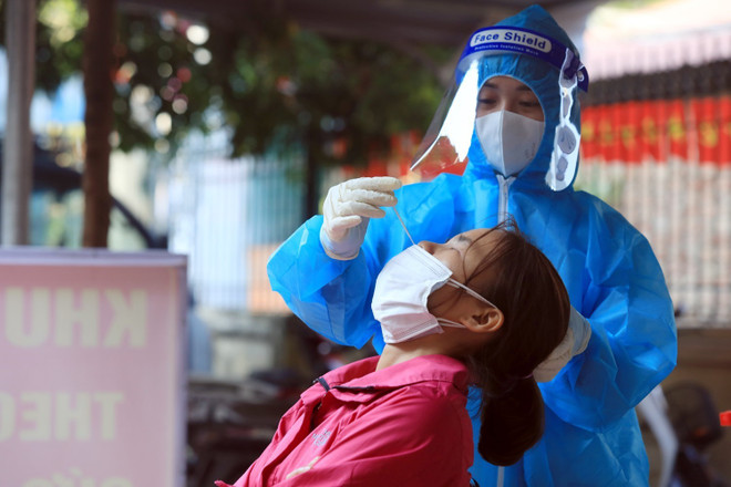 COVID-19: Số ca F0 tăng vọt, Hà Nội lập tổ hỗ trợ theo dõi F0 tại nhà ảnh 2