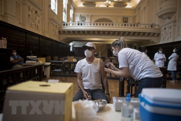 Brazil tính áp dụng mũi vaccine ngừa COVID-19 thứ tư ảnh 1