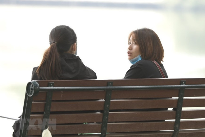 Biến thể Omicron đe dọa, nhiều người dân Thủ đô vẫn thờ ơ ảnh 1