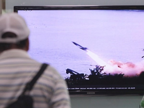 "Triều Tiên phóng 3 tên lửa tầm ngắn vào vùng biển phía Đông" ảnh 1