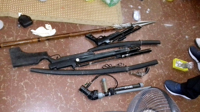 Triệt phá tụ điểm phức tạp về ma túy, thu giữ nhiều 'vũ khí nóng' ảnh 1