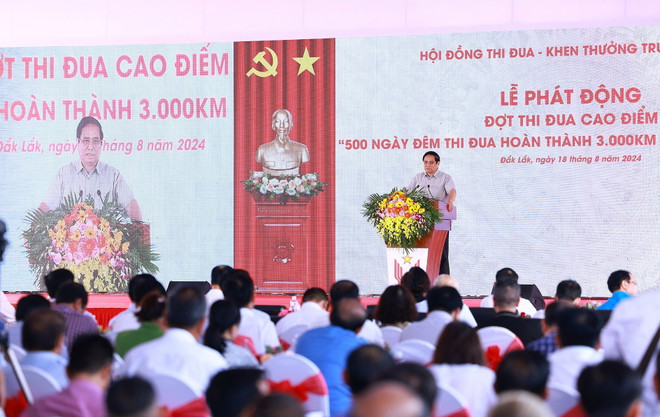 Thủ tướng Phạm Minh Chính phát động đợt thi đua cao điểm '500 ngày đêm thi đua hoàn thành 3.000km đường bộ cao tốc.' (Ảnh: Dương Giang/TTXVN) ttxvn_thu tuong pham minh chinh 6.jpg