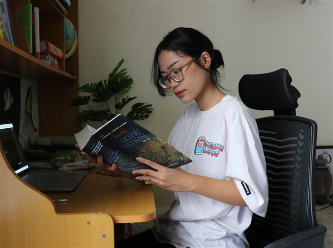 Từ cô gái nhút nhát đến thủ khoa khối C trong kỳ thi tốt nghiệp THPT ảnh 1