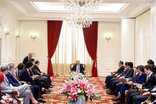Chủ tịch nước Nguyễn Xuân Phúc gặp gỡ đoàn Hội đồng Tư vấn Kinh doanh APEC do ông Kriengkrai Thiennukul, Chủ tịch Hội đồng dẫn đầu. (Ảnh: Thống Nhất/TTXVN) Chủ tịch nước: Cơ hội tốt cho các nhà đầu tư APEC đến với Việt Nam ảnh 3