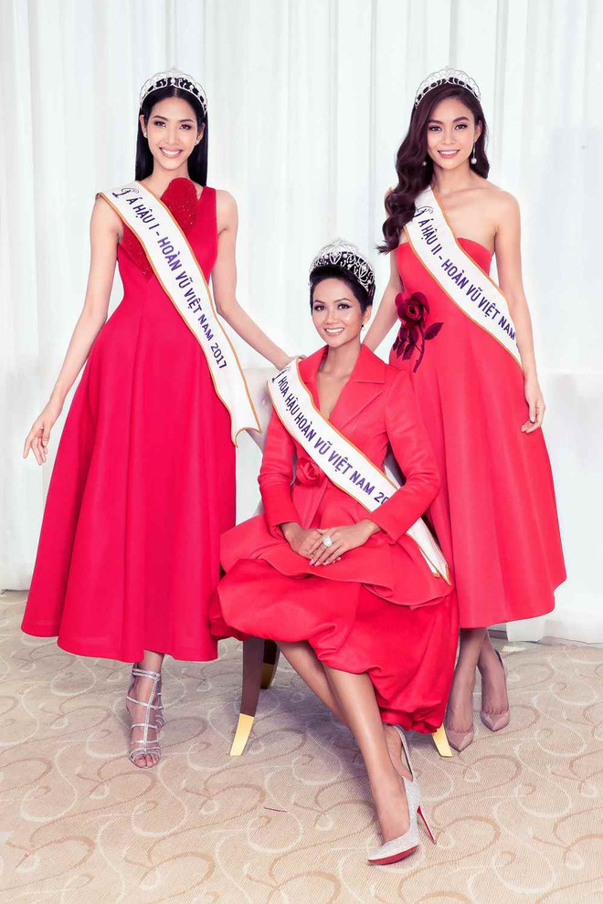 Các thế hệ người đẹp Hoa hậu Hoàn vũ Việt Nam đỏ rực đón năm mới ảnh 12