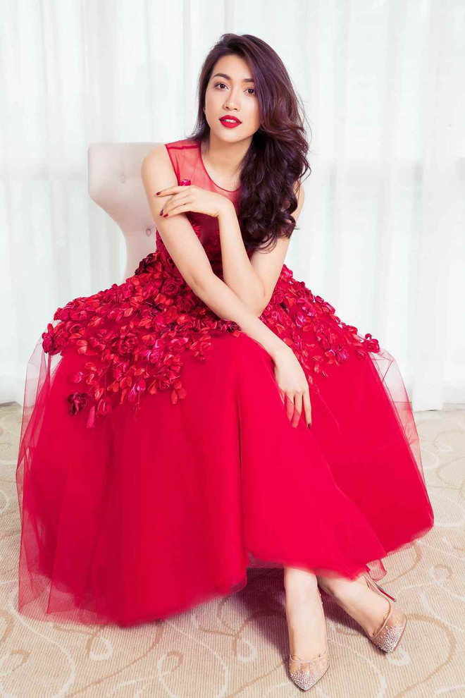 Các thế hệ người đẹp Hoa hậu Hoàn vũ Việt Nam đỏ rực đón năm mới ảnh 3