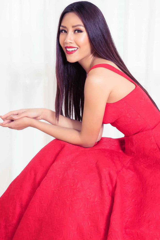 Các thế hệ người đẹp Hoa hậu Hoàn vũ Việt Nam đỏ rực đón năm mới ảnh 5