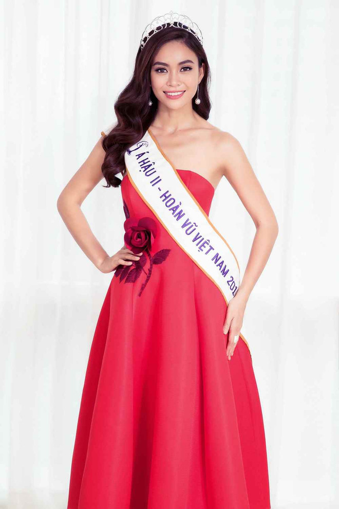 Các thế hệ người đẹp Hoa hậu Hoàn vũ Việt Nam đỏ rực đón năm mới ảnh 4