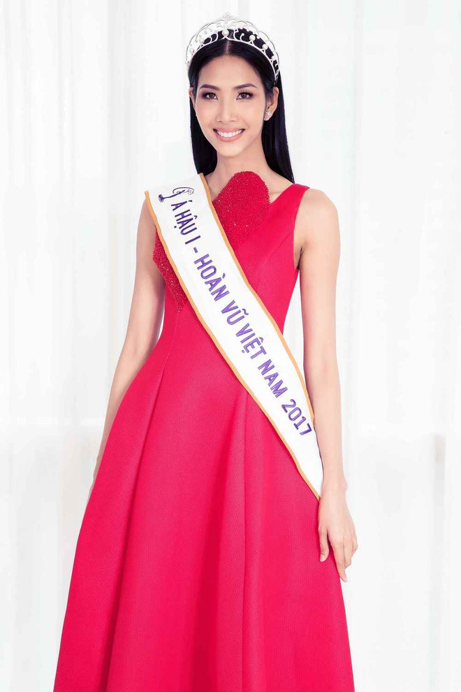 Các thế hệ người đẹp Hoa hậu Hoàn vũ Việt Nam đỏ rực đón năm mới ảnh 2