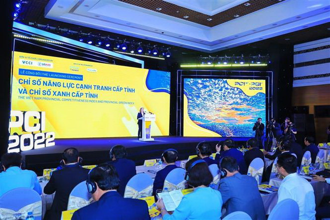 Quang cảnh buổi lễ công bố chỉ số năng lực cạnh tranh cấp tỉnh. (Ảnh: Tuấn Anh/TTXVN) PCI 2022: Cú hích giúp các địa phương hành động tích cực hơn ảnh 2