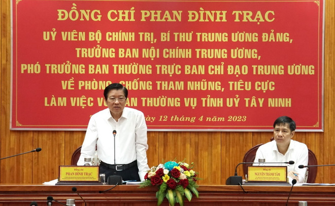 Ông Phan Đình Trạc, Trưởng Ban Nội chính Trung ương, Phó trưởng Ban chỉ đạo Trung ương về phòng, chống tham nhũng, tiêu cực chỉ đạo tại buổi làm việc. (Ảnh: Thanh Tân/TTXVN) 'Tây Ninh cần đề cao 'tự soi, tự sửa' đối với từng cán bộ, đảng viên' ảnh 1