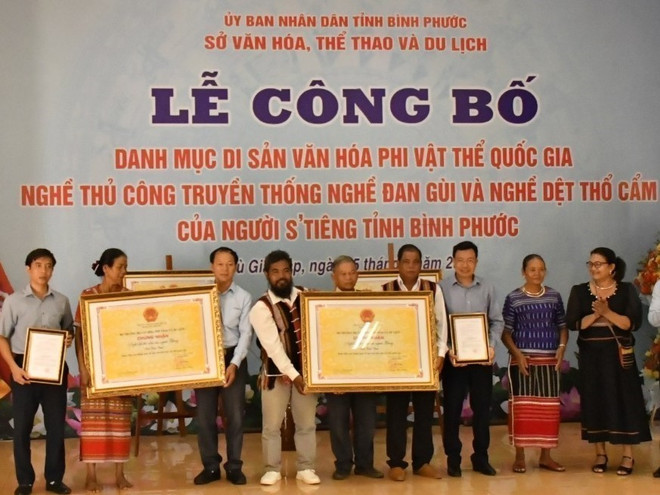 ttxvn_nghe dan gui.jpg