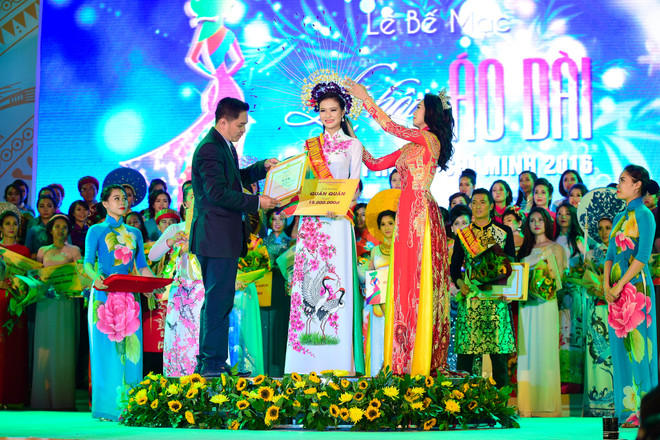 Cô gái sinh năm 1994 đoạt giải quán quân "Duyên dáng áo dài" 2016 ảnh 1