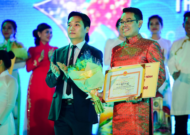 Cô gái sinh năm 1994 đoạt giải quán quân "Duyên dáng áo dài" 2016 ảnh 2