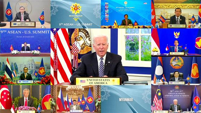 Tổng thống Mỹ Joe Biden (giữa) dự Hội nghị cấp cao ASEAN-Mỹ lần thứ 9 theo hình thức trực tuyến. (Ảnh: AFP/TTXVN) Campuchia kêu gọi tăng cường quan hệ giữa ASEAN với các đối tác ảnh 1