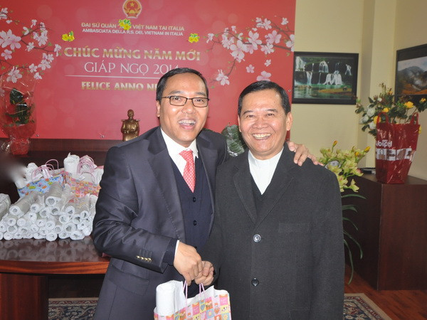 Cộng đồng người Việt tại Italy đón Tết Giáp Ngọ 2014 ảnh 1